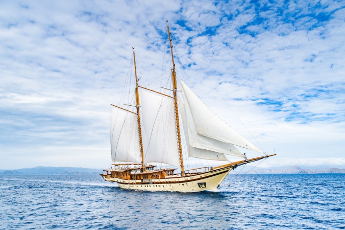 LAMIMA Luxury Sailing Yacht Liveaboard Diving Trip Indonesia
