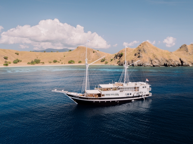 Aliikai Voyage Liveaboard Sailing Diving Trip Charter Boat